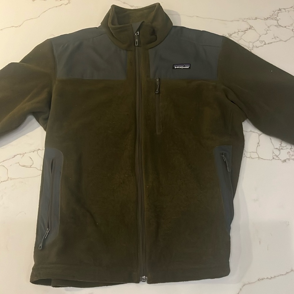 Men’s olive green long sleeve fleece jackett